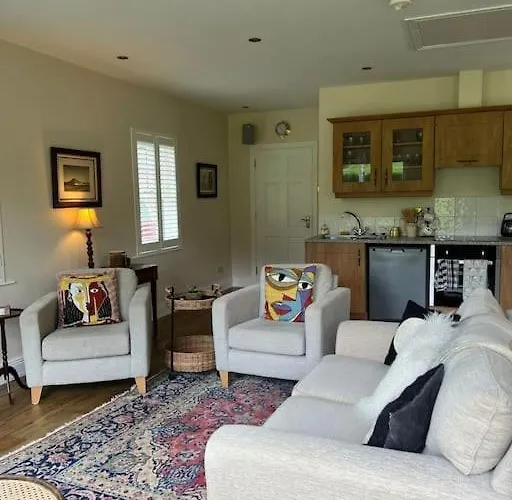 Adorable One Bedroom Apartment With Balcony