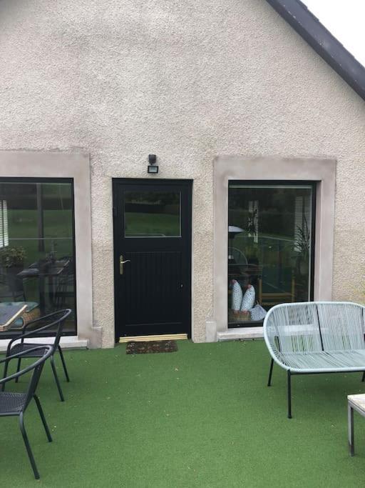 Adorable One Bedroom With Balcony Apartment *