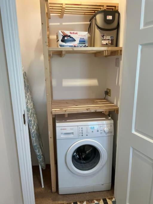 Adorable One Bedroom With Balcony Apartment *